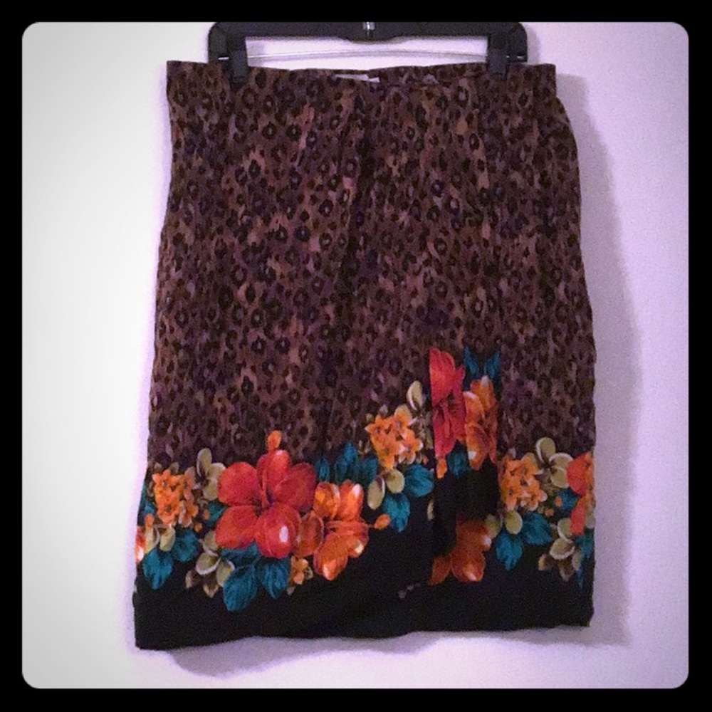 🌺Spring🌺Pretty Leopard And Floral Skirt